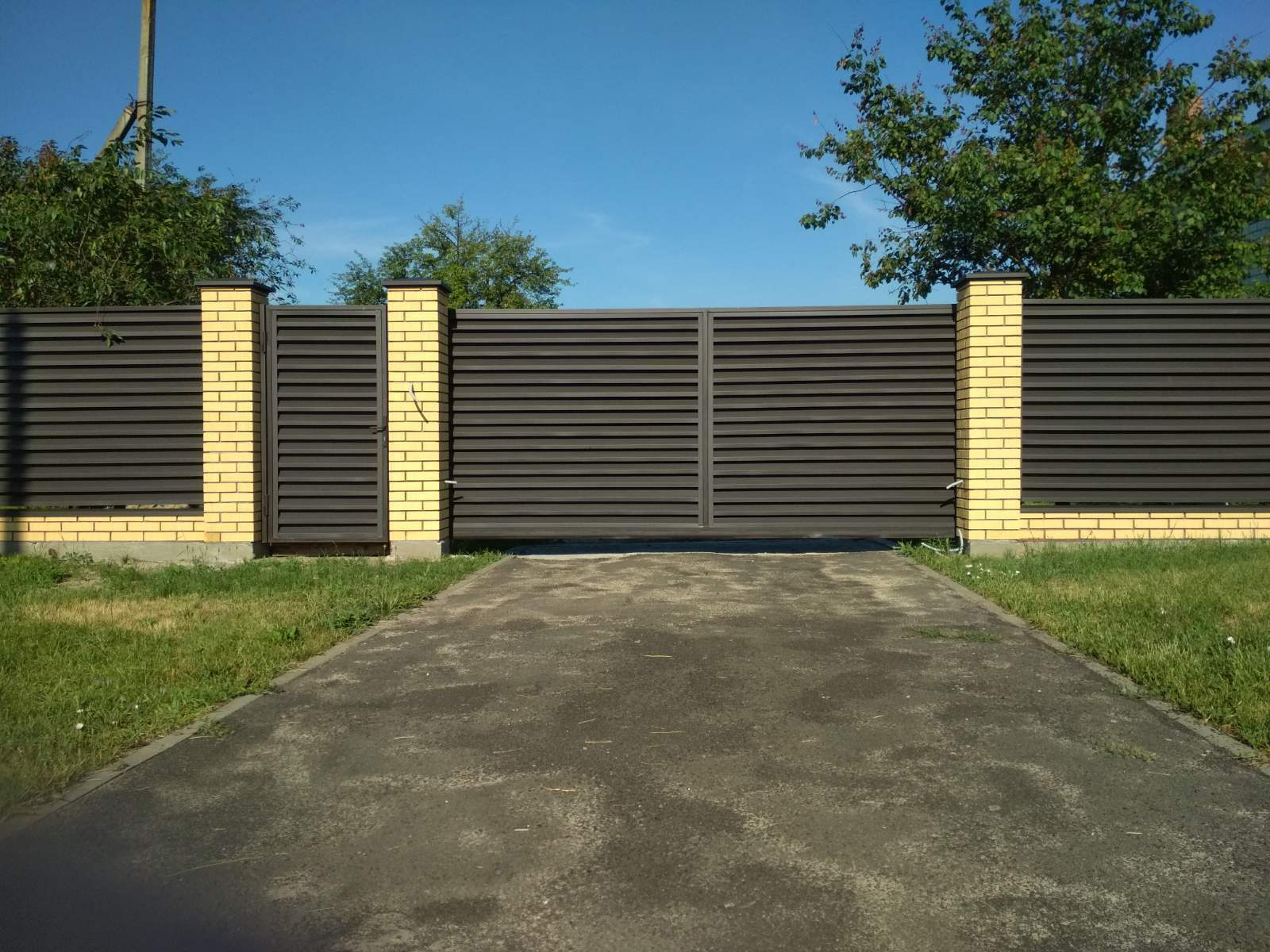 Забор жалюзи с откатными воротами купить в Гомеле