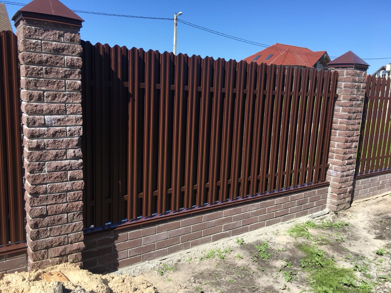 Забор с кирпичными столбами купить в Гомеле